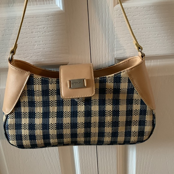 Rafia purse. Navy blue and off-white design. Cute and safe for travels - Picture 4 of 6